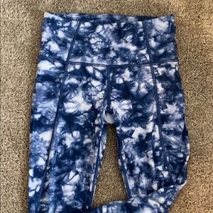 Athleta tie dye capris - great condition!